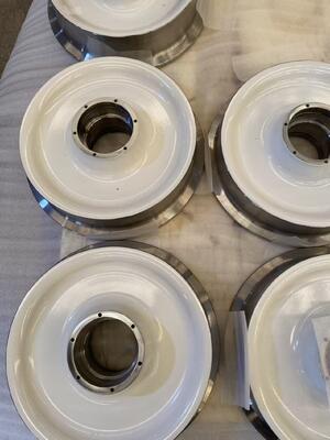 購入 鉄道輸送システムにおけるスムーズな動作と強化耐久性を確保するために設計された精密加工された鉄鋼鉄道車輪 online manufacture